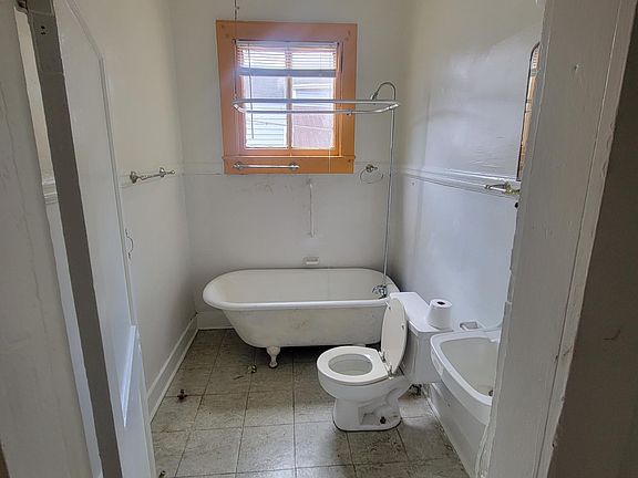 5th image of 2912 Orleans Ave