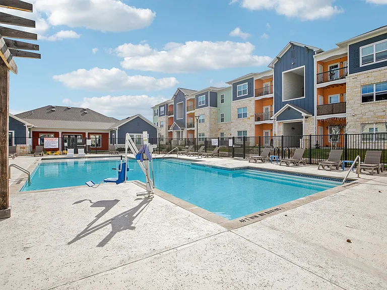 Grand Station Apartments — Photo 16