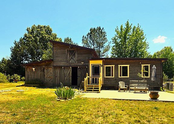 2nd image of 1020 Barnett Rd