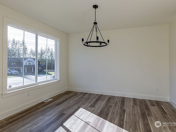 Formal Living or Dining Room>