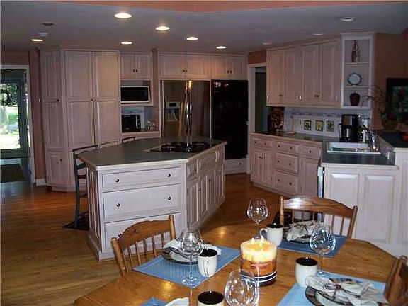 4th image of 47 Courtenay Cir