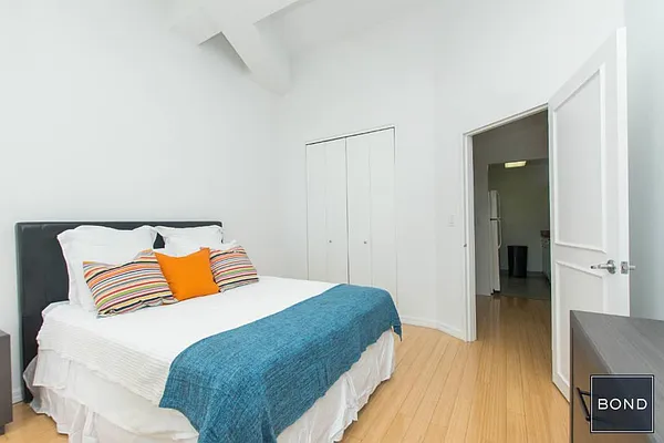 Sold by Bond New York | media 15
