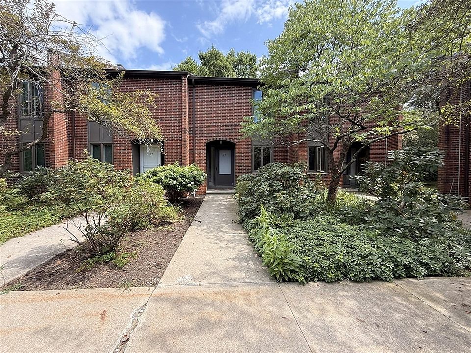 1st image of 35 Webster Ct Unit 35