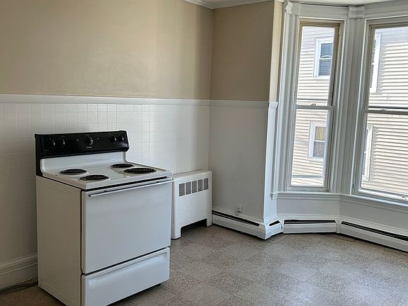 2nd image of 493-497 Cumberland Ave #493-3
