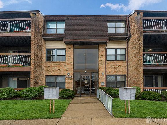 2nd image of 1518 Raspberry Ct