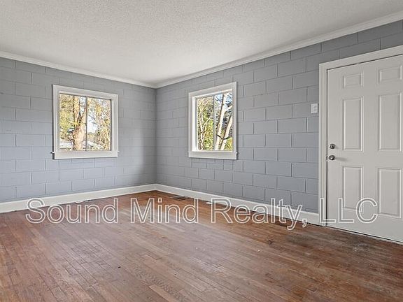 4th image of 914 Ranch Farm Rd