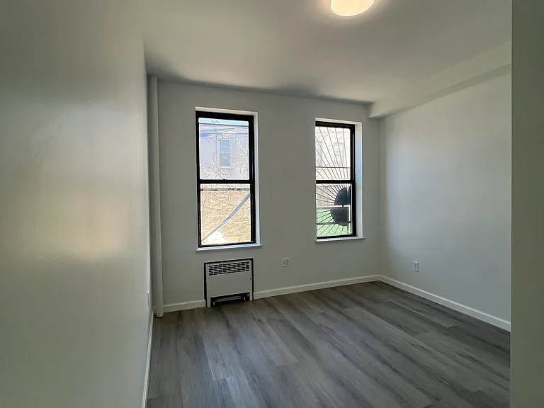 1548 W 8th St #1R — Photo 6