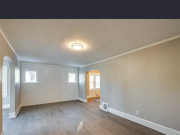 1835 Thornapple Ave — Photo 7