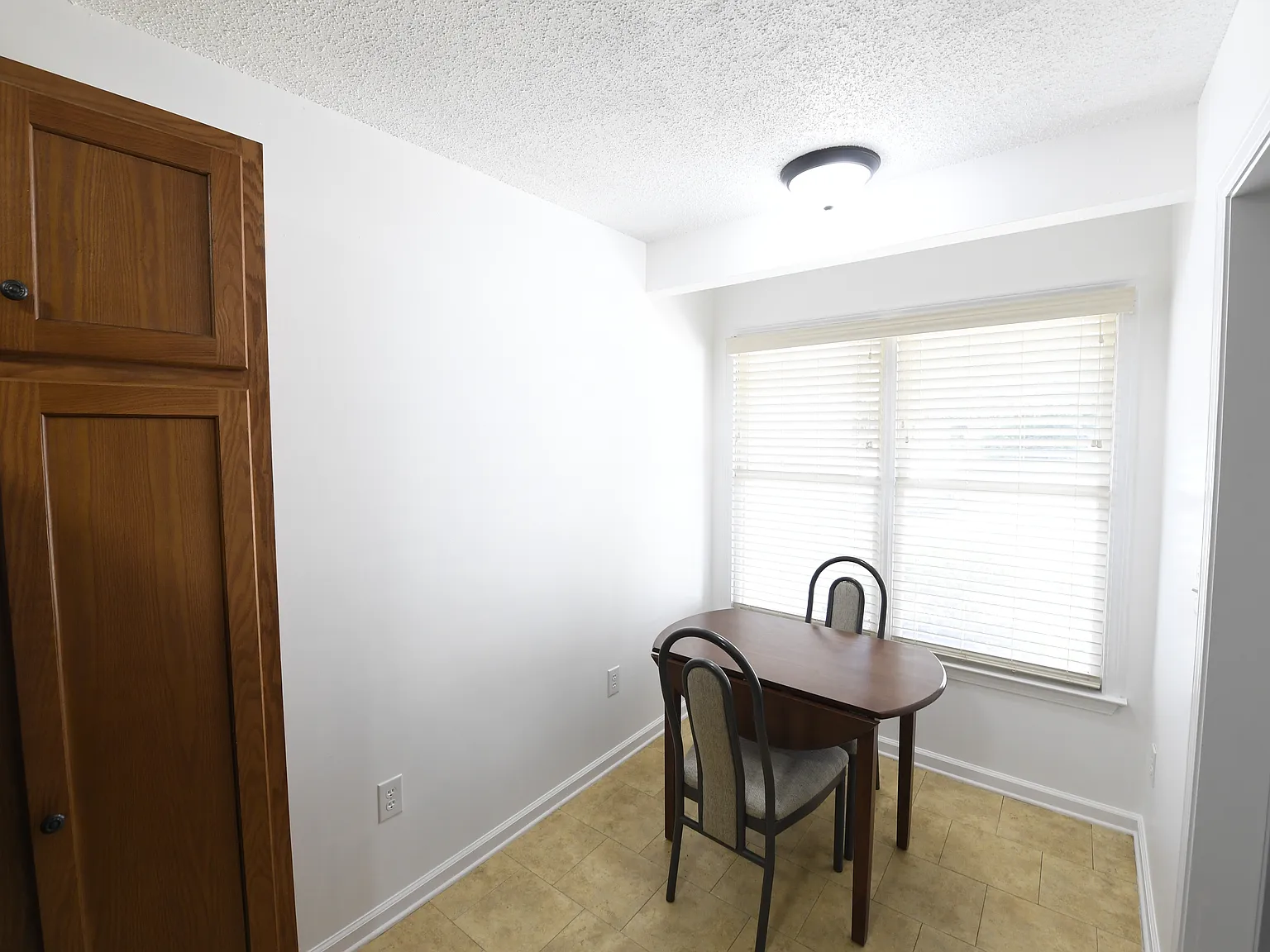 2 bed, 1110 sqft, $1,600 — Photo 4