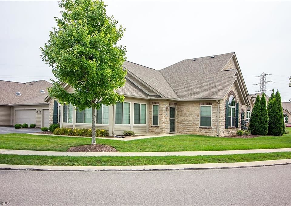 1st image of 141 Quarry Lakes Dr