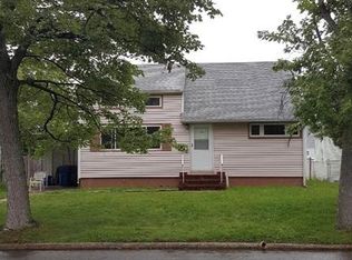 49 Reynolds St, Iselin, NJ 08830