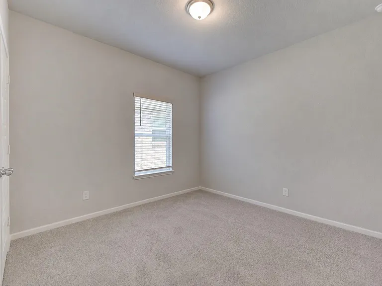 22827 Ephesus Ave — Photo 5