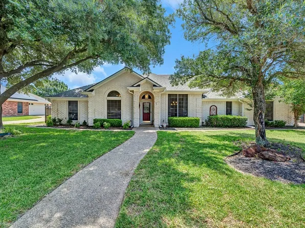 912 Oakmont Dr, Hewitt, TX 76643