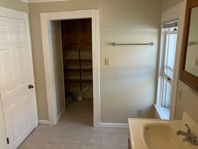 462 W Oakland Ave — Photo 6