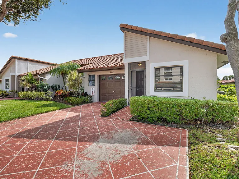 6234 Pointe Regal Cir — Photo 2