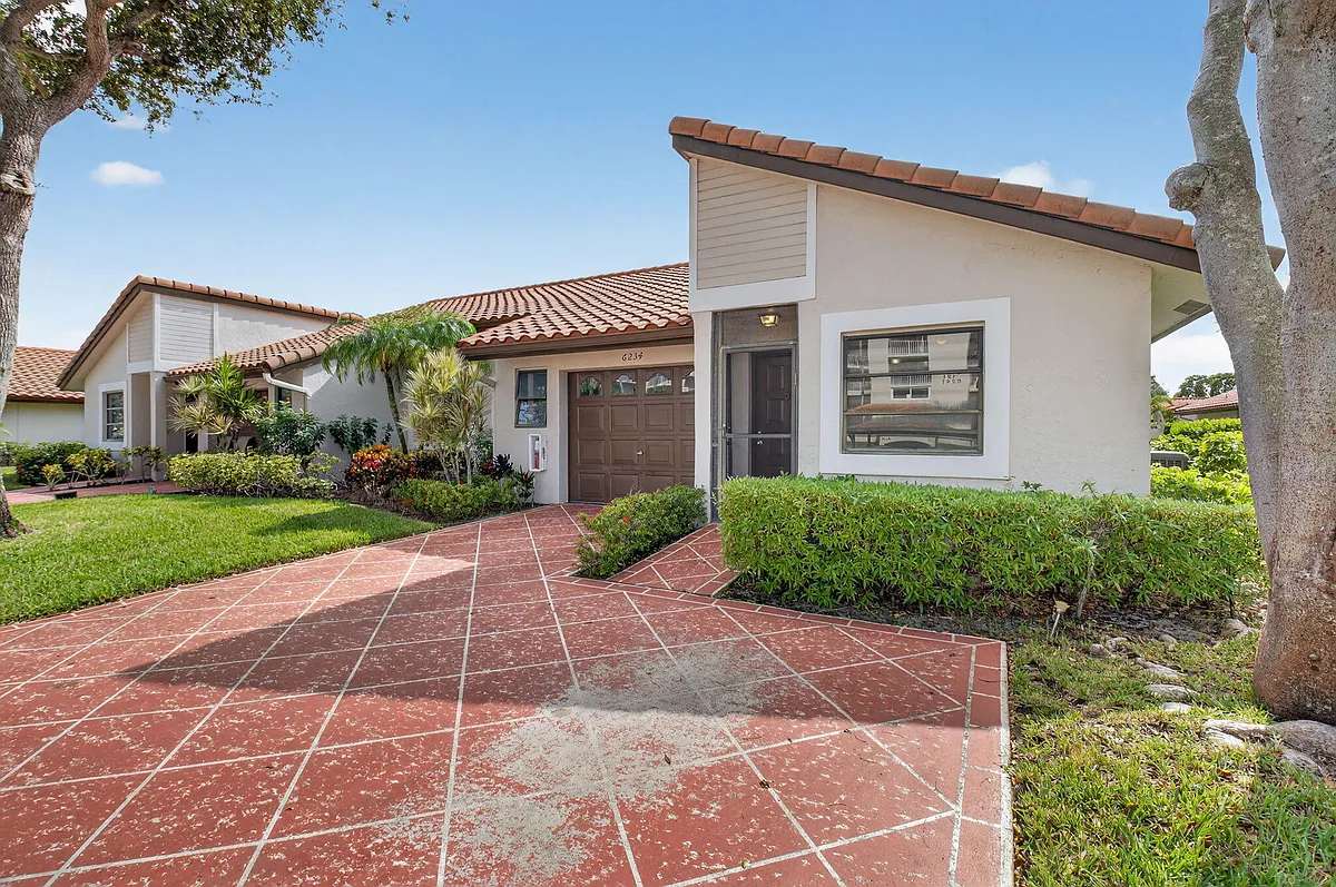 Building Photo - 6234 Pointe Regal Cir