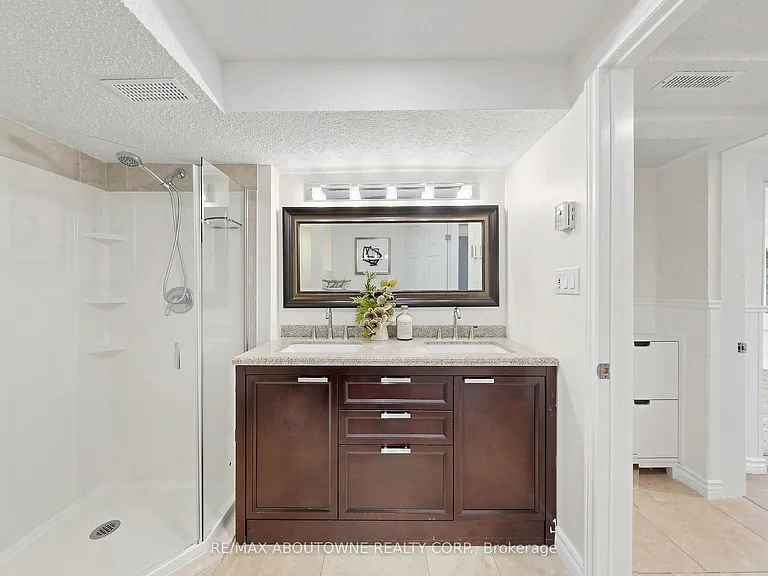 1316 Cambridge Dr — Photo 23