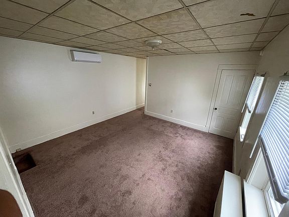 5th image of 809 W Market St