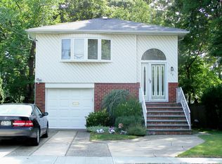 49 Maple St, Malverne, NY 11565