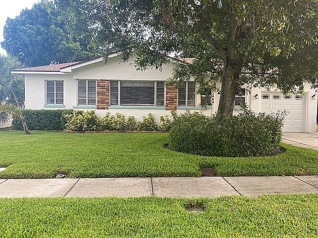 1st image of 1462 Jacaranda Cir N
