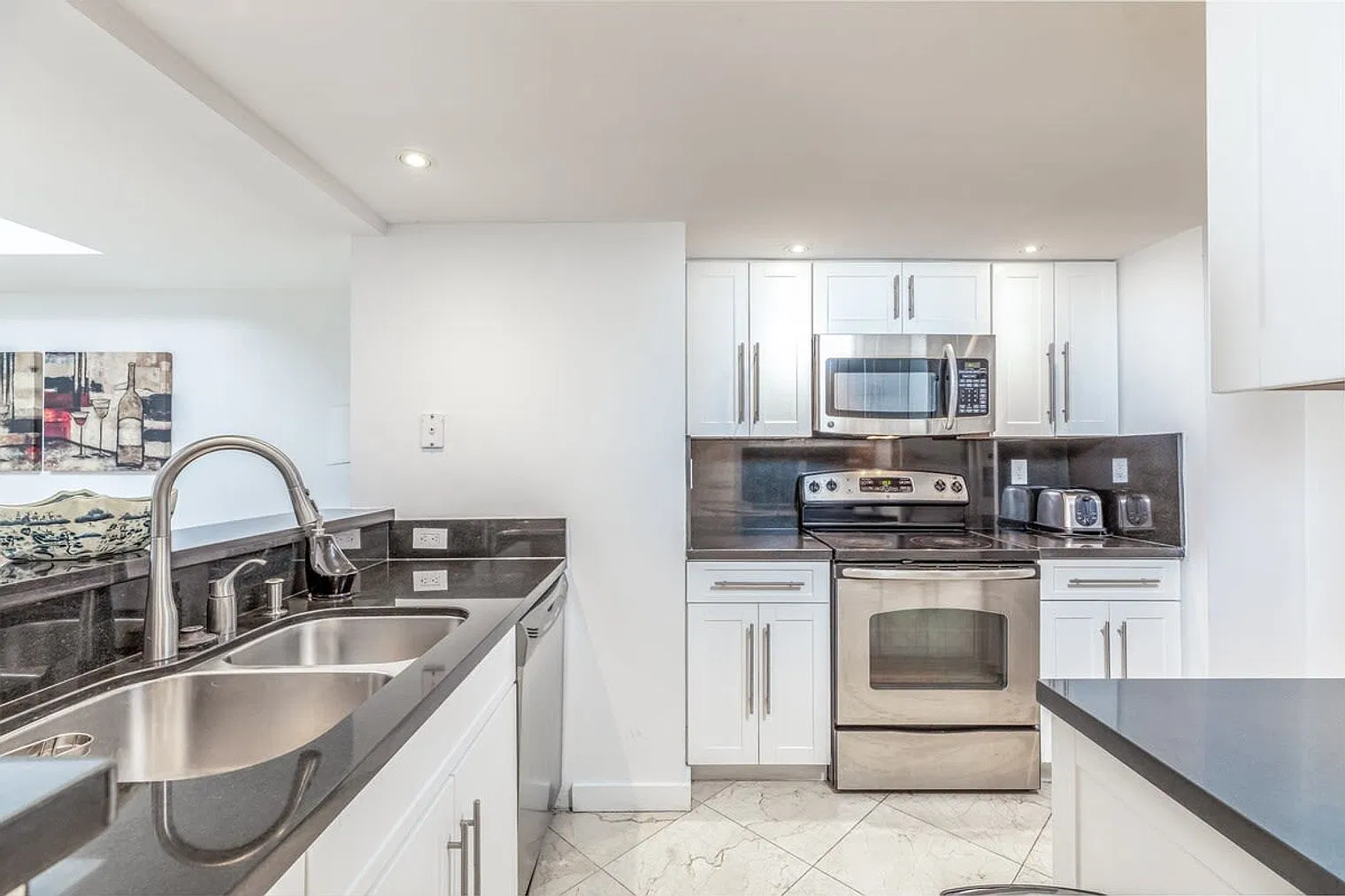 3 bed, 2.0 bath, 1485 sqft, $6,636 — Photo 3