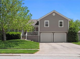 619 NE Bryant Dr, Lees Summit, MO 64086
