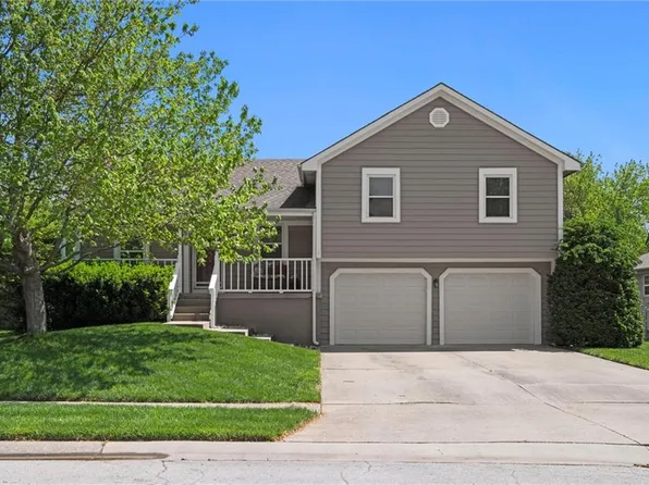 619 NE Bryant Dr, Lees Summit, MO 64086