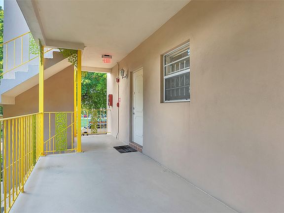 3rd image of 2031 Dewey Street #201