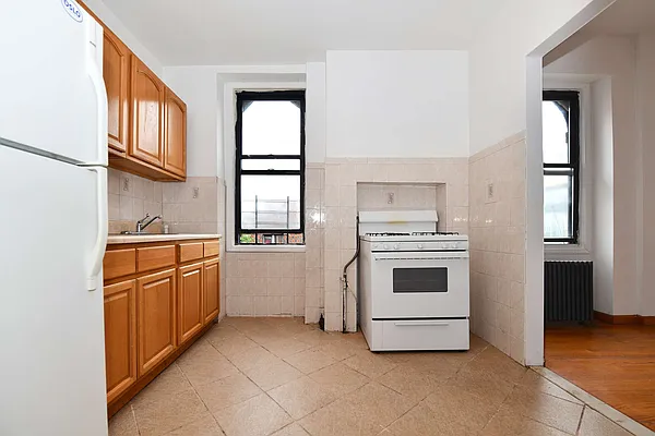 Rented by J Misrahi Realty Corp | media 4