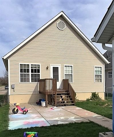 2nd image of 302 S 8th St