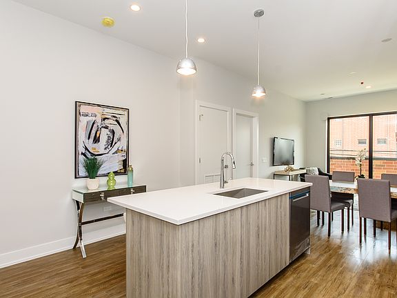 5th image of 1023 N Ashland Ave APT 410
