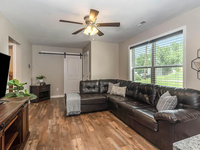 908 Mapleash Ave — Photo 11