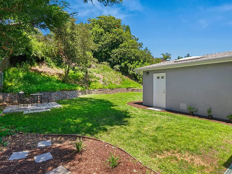 5164 Chateau Dr — Photo 17