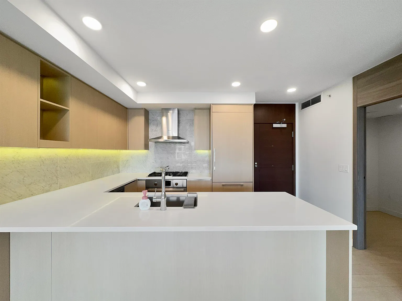 2 bed, 850 sqft, $2,850 — Photo 1