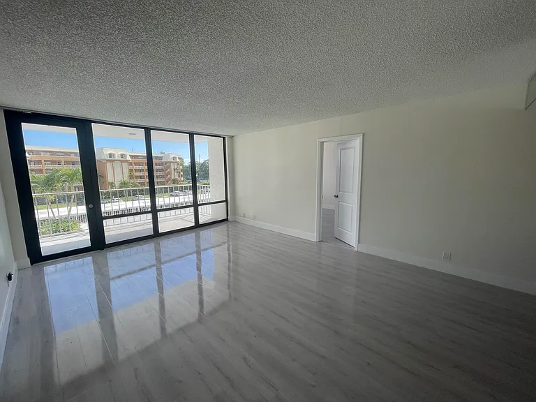 336 Golfview Rd #309 — Photo 9