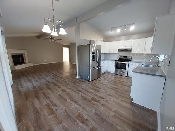 3rd image of 1905 N Oriole Dr