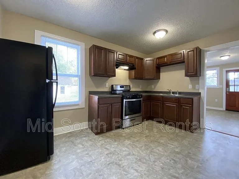 1800 W Long 17th St — Photo 2