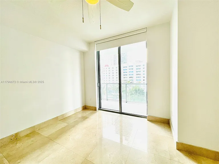 1111 SW 1st Ave #1216 — Photo 12
