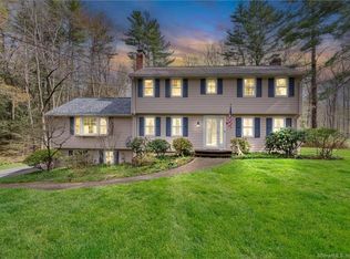 32 Long View Dr, Simsbury, CT 06070