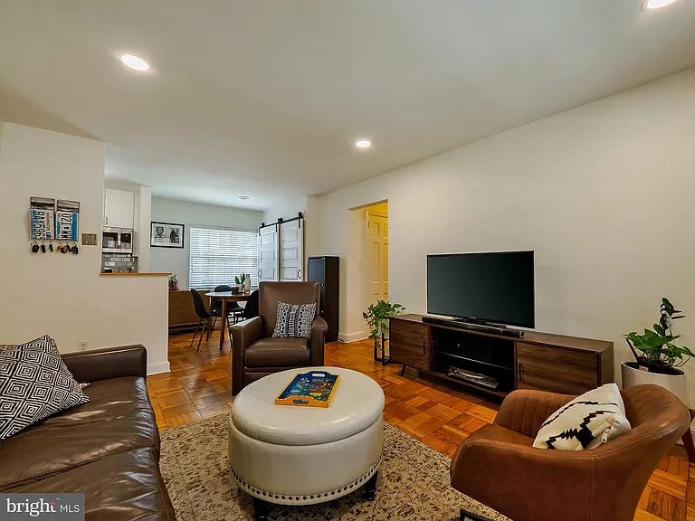 1608 W Abingdon Dr #102 — Photo 10