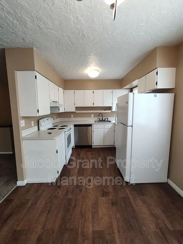 2 bed, 1.0 bath, 1748 sqft, $1,125 — Photo 4