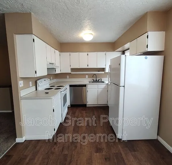 2215 Gail Dr — Photo 4