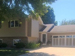 1665 Countryside Dr, North Mankato, MN 56003