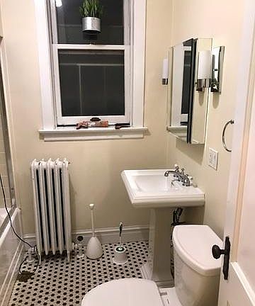 4th image of 1473 W Farragut Ave #2R