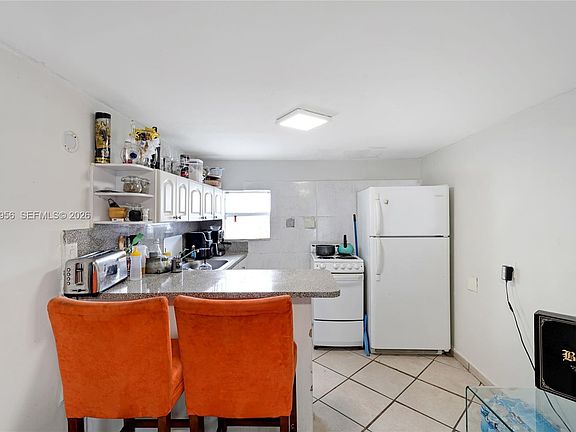 3rd image of 1385 NE 130th St