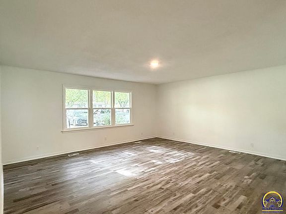 2nd image of 150 Main St