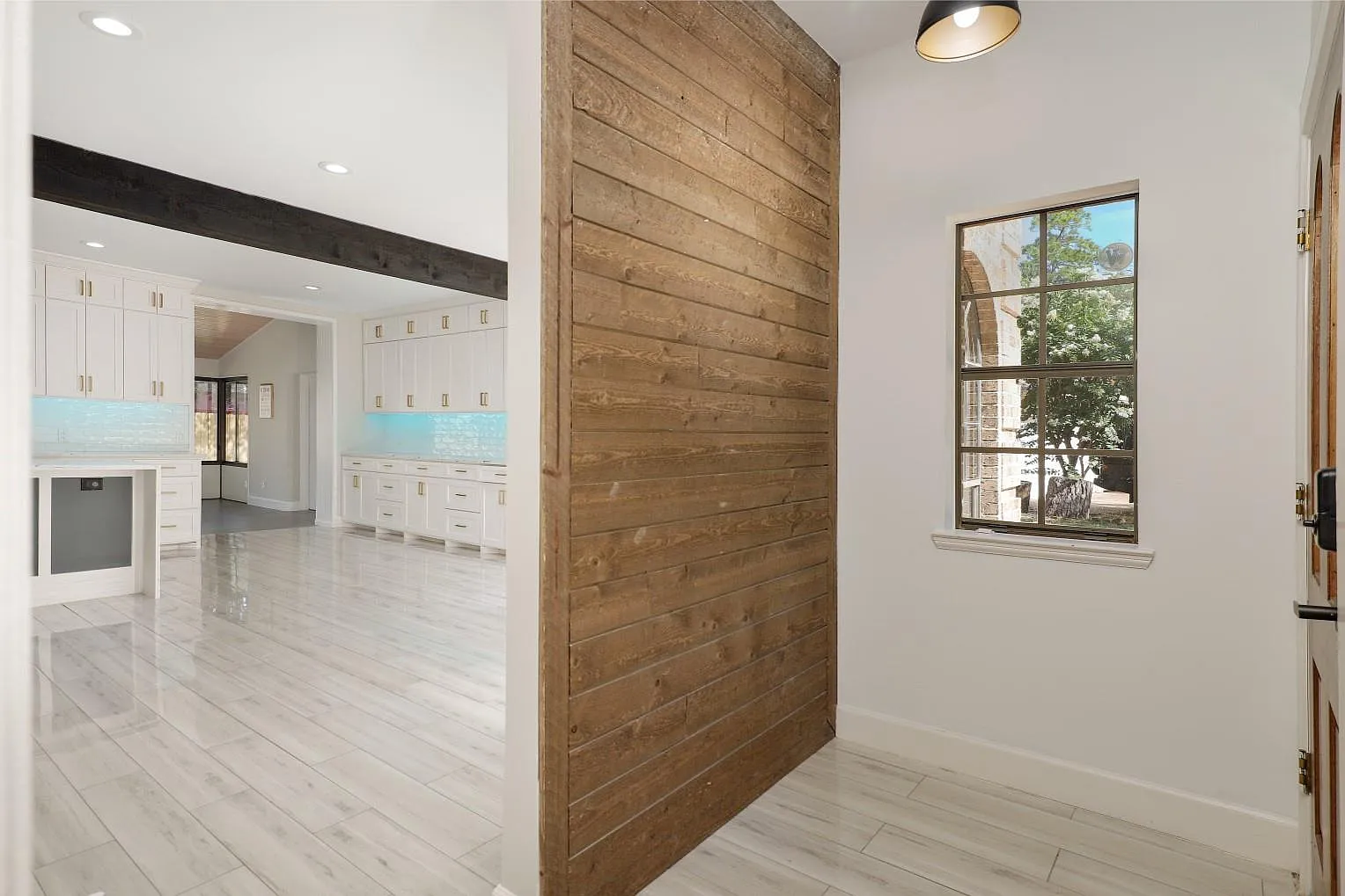 5 bed, 2.5 bath, 3215 sqft, $3,800 — Photo 3