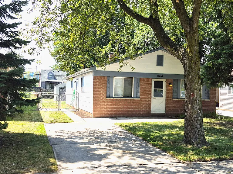 11252 Ziegler St — Photo 1