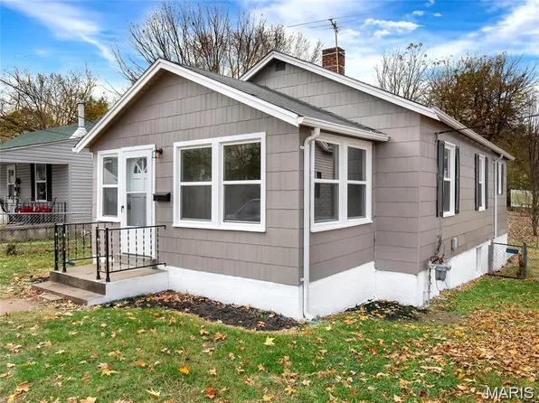 629 Decatur St, Saint Charles, MO 63301