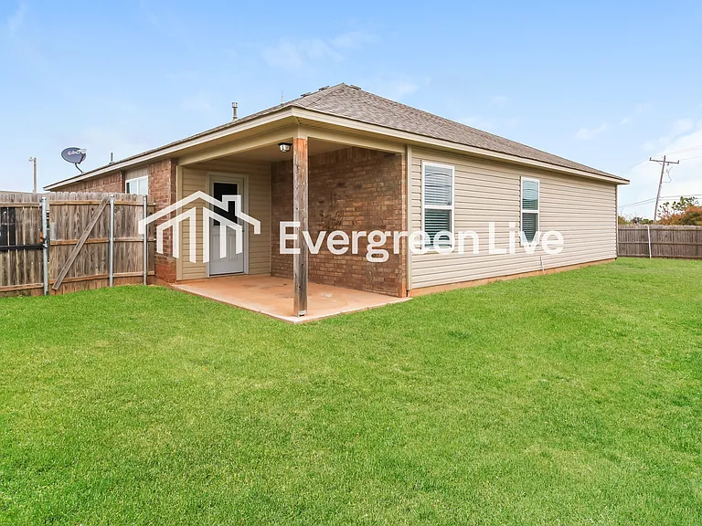 8564 SW 44th Ter — Photo 16